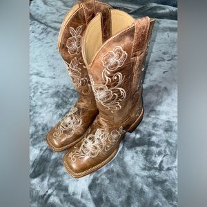 Women’s Shyanne Cowgirl Boots Lasy Floral Design